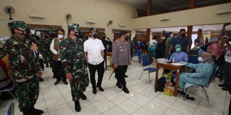 Kapolri Sebut TNI-Polri Siap Fasilitasi Warga Yogyakarta yang Ingin Percepat Vaksinasi Massal