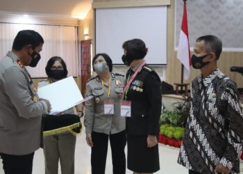 Masuki Masa Pensiun, 157 Personel Polda Sulut Dilepas dengan Wisuda Purnabakti