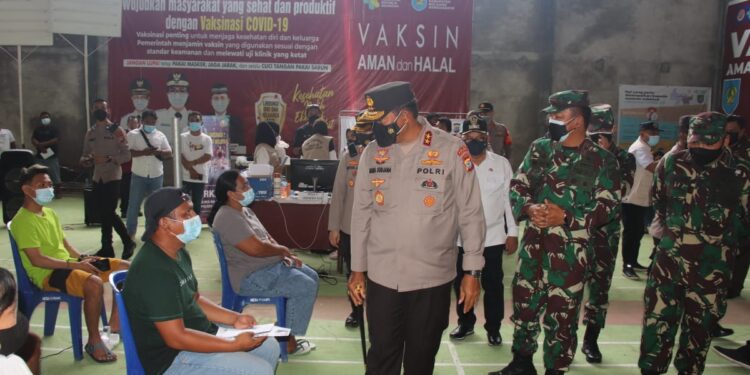 Kapolda Sulut dan Danrem 131/Santiago Tinjau Vaksinasi di Gerai Vaksin Presisi Bolmong