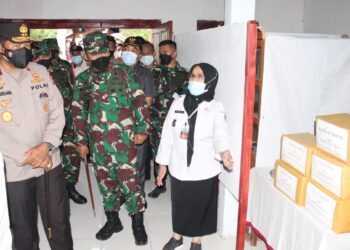 Kapolda dan Danrem 131/Santiago Tinjau Posko PPKM Berskala Mikro di Bangomolunow Bolmong