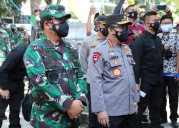 Blusukan Ke Bandung, Kapolri dan Panglima Mapping Kebutuhan Masyarakat Dampak PPKM Darurat