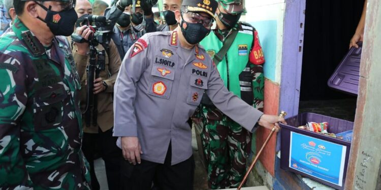 Kapolri Instruksikan Polda Se-Indonesia Gelar Patroli Skala Besar Pembagian Bansos Tadi Malam