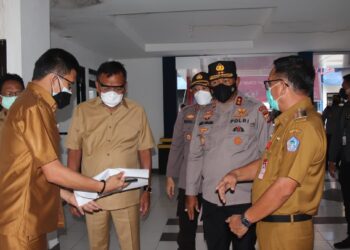 Kapolda Sulut Dampingi Gubernur Tinjau Kesiapan RS Darurat Covid-19 di Bitung