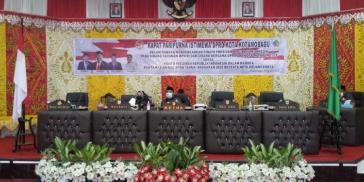 Jelang Hut RI Ke-76, Ketua Mekal dan Walikota Duduk Rapat Di Ruang Sidang Paripurna
