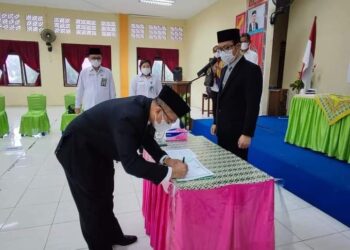 Kakanwil Lantik Kepala Kantor Kemenag Bolmong