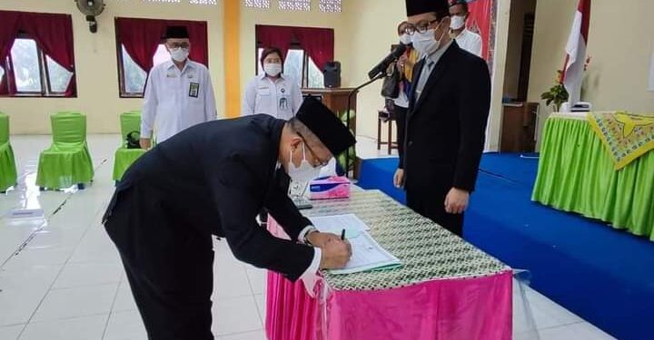 Kakanwil Lantik Kepala Kantor Kemenag Bolmong