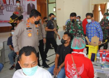 Kapolda Sulut Bersama Danrem 131/Santiago Tinjau Vaksinasi di Kampus IAIN Manado