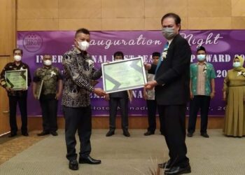 Terima Penghargaan Dari IHRDP, Surentu Beri Ucapan Terima Kasih Kepada Masyarakat Badaro Dan Pemkab Boltim