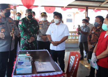 Pastikan Berjalan Baik, Kapolda Sulut Cek PPKM di Lowu Utara Mitra