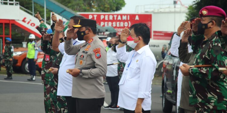 Panglima TNI dan Kabaharkam Polri Tinjau Vaksinasi di Halaman Kantor Gubernur Sulut