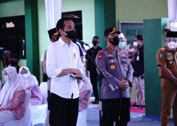 Presiden dan Kapolri Tinjau Vaksinasi Merdeka di Ponpes dan Tempat Ibadah Se-Indonesia