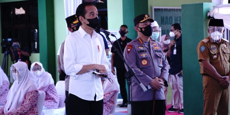 Presiden dan Kapolri Tinjau Vaksinasi Merdeka di Ponpes dan Tempat Ibadah Se-Indonesia