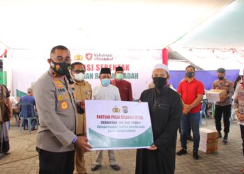 Wakapolda Sulut Tinjau Vaksinasi Serentak di Masjid Agung Awwal Fathul Mubien dan Gereja Katolik Hati Kudus Karombasan