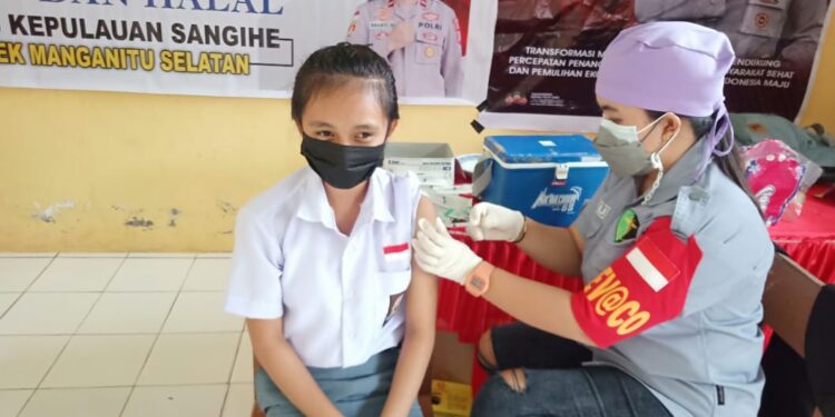 124 Pelajar di Manganitu Selatan Menjadi Target Sasaran Vaksin Polres Kepulauan Sangihe