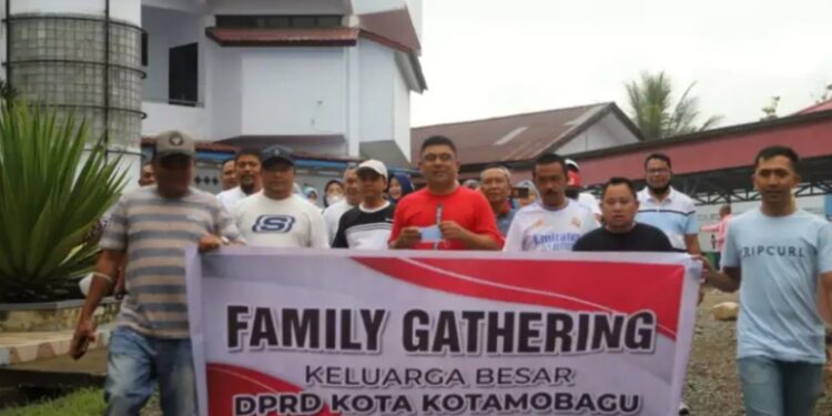 Keluarga Besar DPRD Kotamobagu Seru-Seruan Di Family Gathering