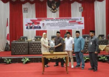 Sepakat Dibahas Selanjutnya, Pimpinan DPRD dan Walikota Kotamobagu Tanda Tangani Nota KUAPPAS Perubahan 2022