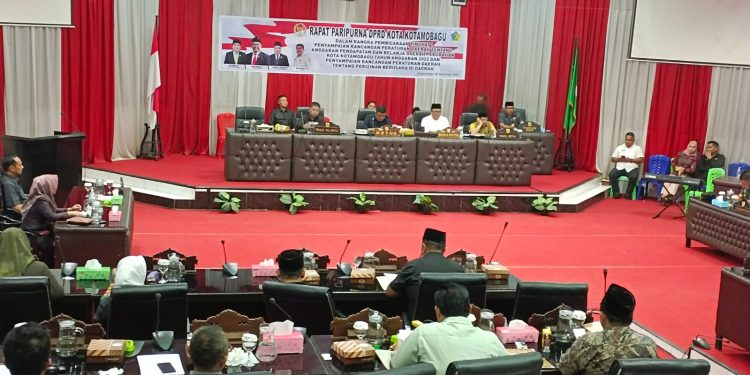Sehari DPRD Kotamobagu Paripurnakan Dua Agenda