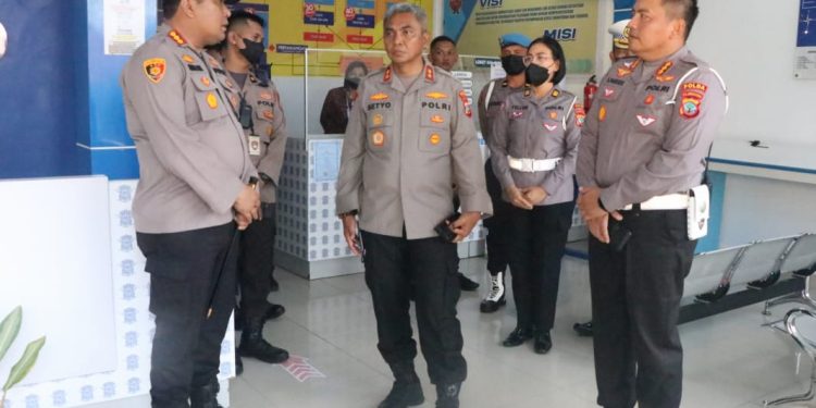 Kapolda Sulut Cek Pelayanan dan Fasilitas di Kantor Satpas Polresta Manado