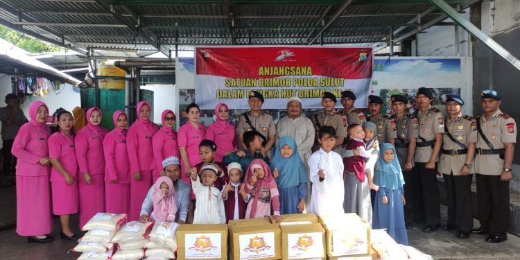 Sambut HUT ke-77, Personel Brimob Polda Sulut Gelar Baksos di 2 Panti Asuhan