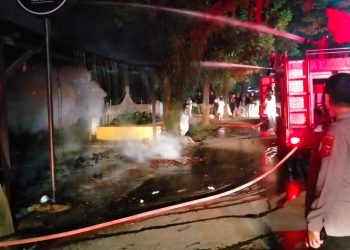 Diprediksi Kerugian Capai Ratusan Juta, Distro ‘No Name’ Hangus di Lalap Api Malam Ini