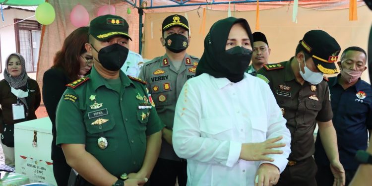 Berharap Pilsang Serentak Aman dan Tertib, Walikota Pantau Langsung Pelaksanaan Di Sejumlah TPS