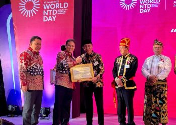 Bebas Frambusia, Bupati Bolsel Terima Sertifikat Dari Kemenkes RI