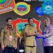 Walikota Tatong Bara Terima Langsung UHC Award 2023 dari Pempus