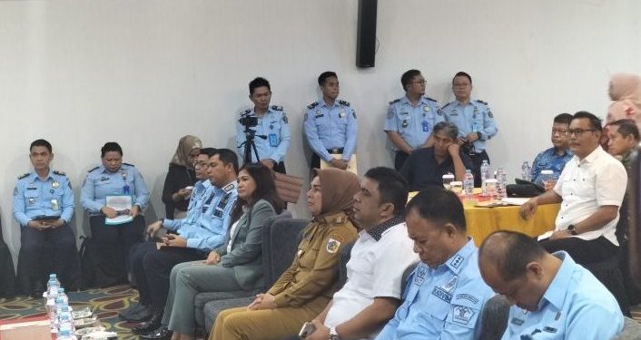 Bersama Kakanwil Kemenkumham Sulut, Ketua DPRD Kotamobagu Hadiri Rapat Timpora