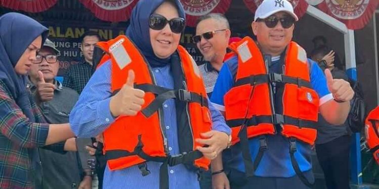 Hari Ke-2 Kunker, Walikota Diajak Bupati Hamim Kunjungi Pantai Hiu Paus Botubarani di Kabila