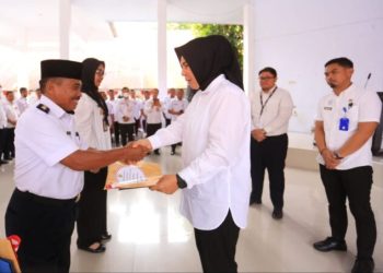 Serahkan SPPDT PBB P2 Tahun 2023, Ini Yang Tegaskan Walikota Kepada Lurah dan Sangadi