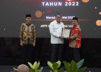 Bersama Bupati, Ketua Dekab Bolsel Hadiri Penyerahan LHP LKPD Tahun 2022