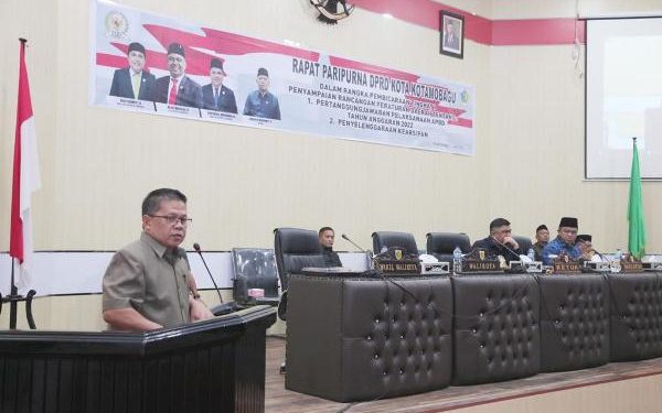 Di Paripurna Tingkat I, Wawali Bacakan Sambutan Walikota Penyampaian Ranperda Pertangungjawaban Pelaksanaan APBD Kotamobagu 2022