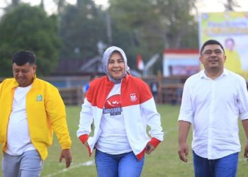 Hadir Pembukaan Turnamen Sepak Bola HK Family CUP II 2023, Mekal Dampingi Tatong Bara