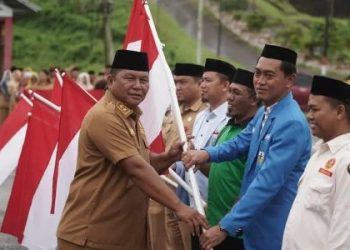 Sambut HUT Ke-78 RI, Wabup Deddy Bagikan Ratusan Lembar Bendera Untuk Masyarakat dan Ormas dan Berikan Pesan Kemerdekaan