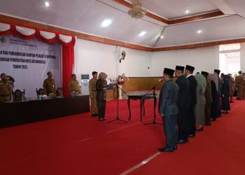 Ini Nama Sejumlah Pejabat Struktural Yang Dilantik dan Diambil Sumpah Oleh Walikota Tatong Bara
