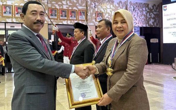 Terima Tanda Penghargaan Kartika PPM, Walikota Berhasil Lewati Penilaian Ketat IPDN