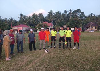 Buka Turnamen Sepak Bola di Desa Nunuk, Ini Harapan Ketua DPRD Bolsel