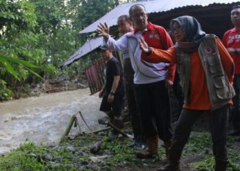 Tinjau Lokasi banjir, Pj Walikota Gerak Cepat Melapor Ke Pemprov Sulut