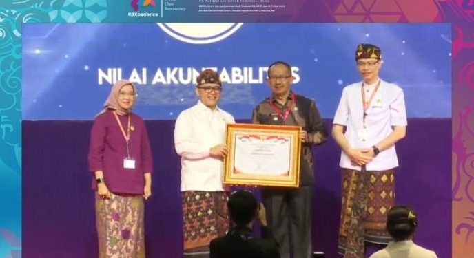 Pj Walikota Terima Langsung Penghargaan Implementasi RB Terbaik 2023