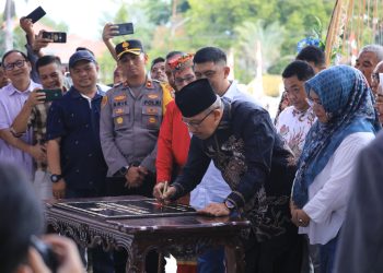 Resmikan Alun-Alun LBH, Pj Asripan Canangkan Operasional PKL