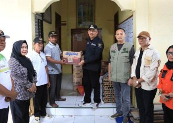Berbagi Kepedulian, Pj Walikota Asripan Serahkan Bantuan Untuk Korban Banjir Bolmut