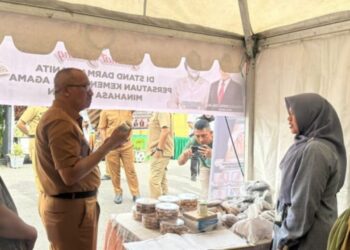 Tinjau Stand Pameran UMKM, Asripan Jelaskan Tujuannya