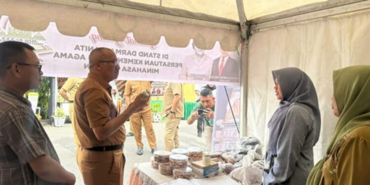 Tinjau Stand Pameran UMKM, Asripan Jelaskan Tujuannya