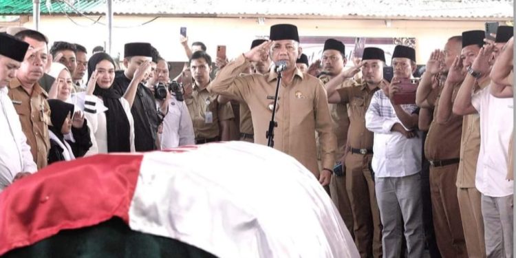 Lepas Jenazah Mantan Bupati Bolmong, Jusnan Ajak Masyarakat Doakan Almarhum Papap Da’a