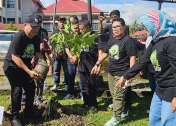 Lakukan Penghijauan Di Ibukota, Pemkab Bolmong Peringati HLH Bersama Pelaku Usaha