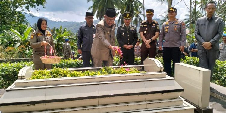 Ziarah ke Makam Raja dan Mantan Kepala Daerah, Ini Harapan Asripan Nani