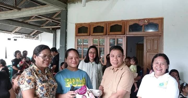 Pj Bupati Tinjau Kegiatan Posyandu di Melonguane Barat