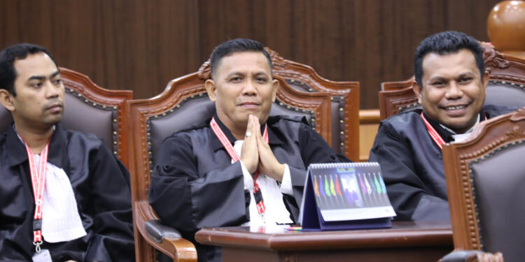 Mahkamah Konstitusi Kabulkan Sebagian Gugatan Irwan – Haroni