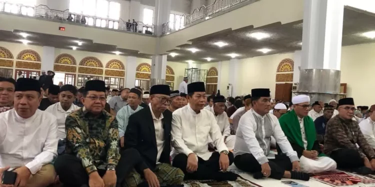 Pj Bupati Talaud Dampingi Gubernur dan Wagub Sulut Hadiri Salat Ied di Masjid Raya Ahmad Yani Manado
