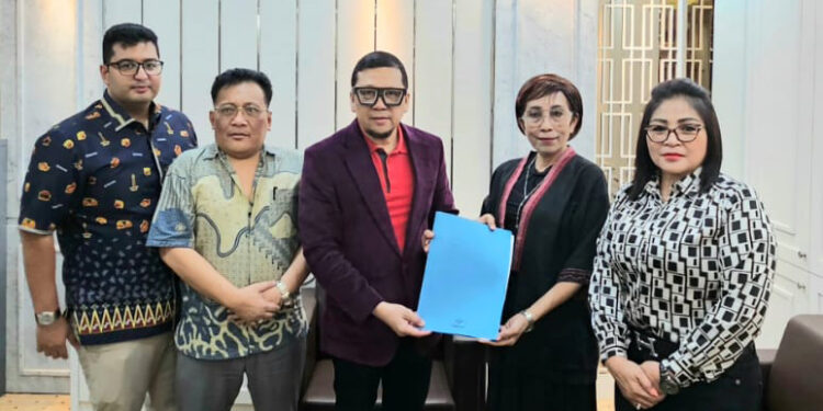 SK Resmi Diserahkan, Emy Victoria Maturbongs Siap Nahkodai DPD LPM Sulawesi Utara